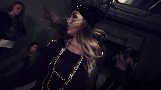 Nové video DJane, tanečnice a lektorky VIVAjump / Battle Lady / Bow Down